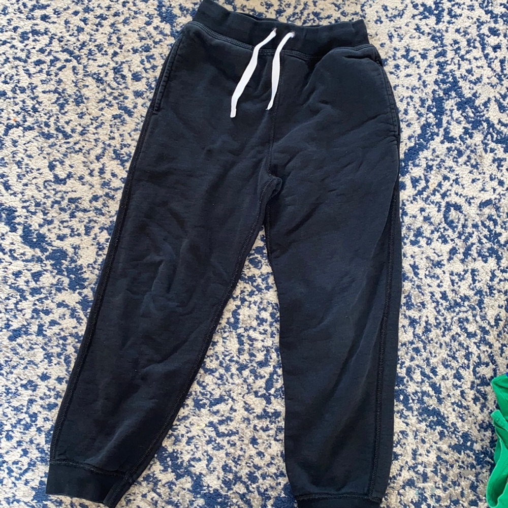 Hanna Andersson 130 8 black sweatpants guc